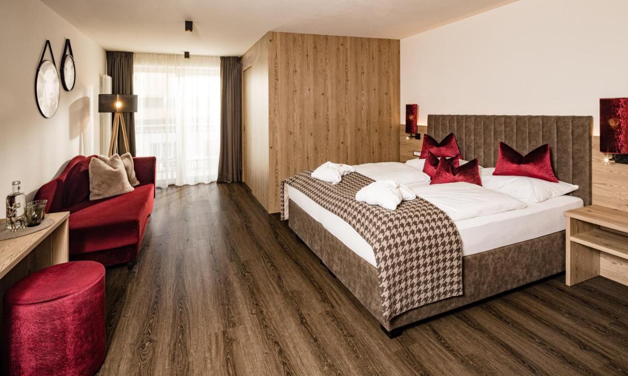 Hotel Touring Dolomites Santa Cristina Val Gardena Esterno foto