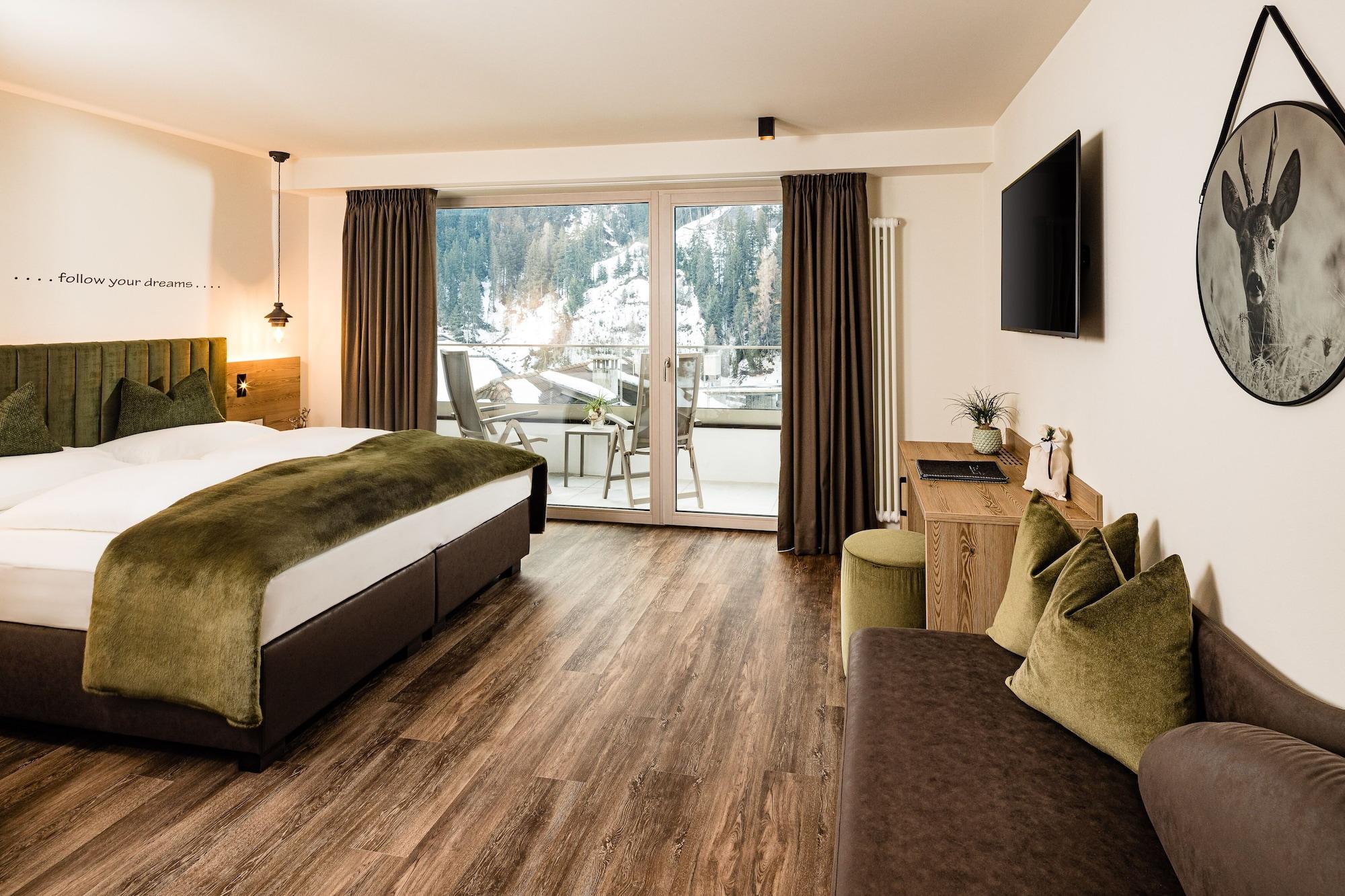 Hotel Touring Dolomites Santa Cristina Val Gardena Esterno foto