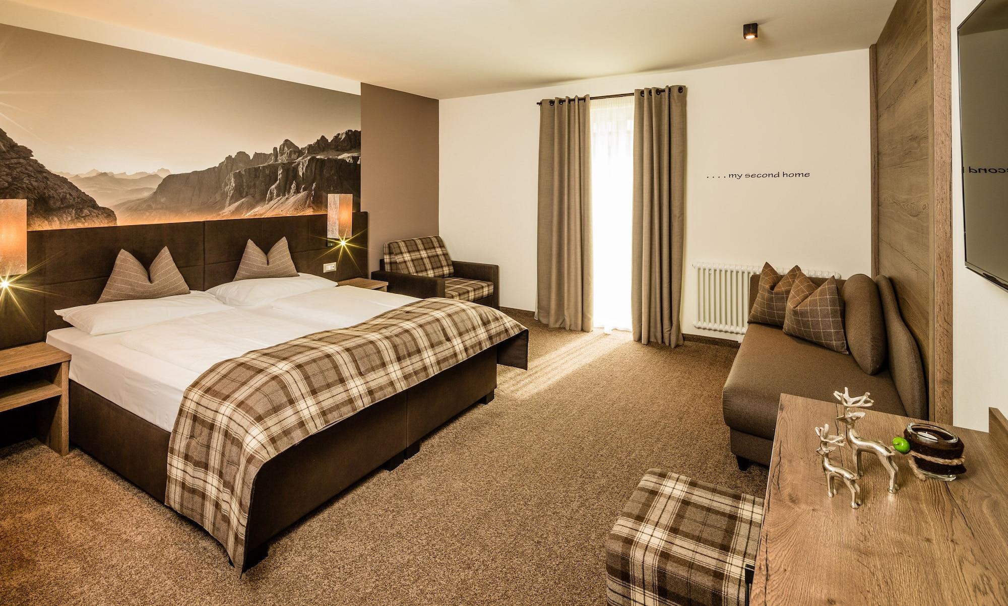 Hotel Touring Dolomites Santa Cristina Val Gardena Esterno foto