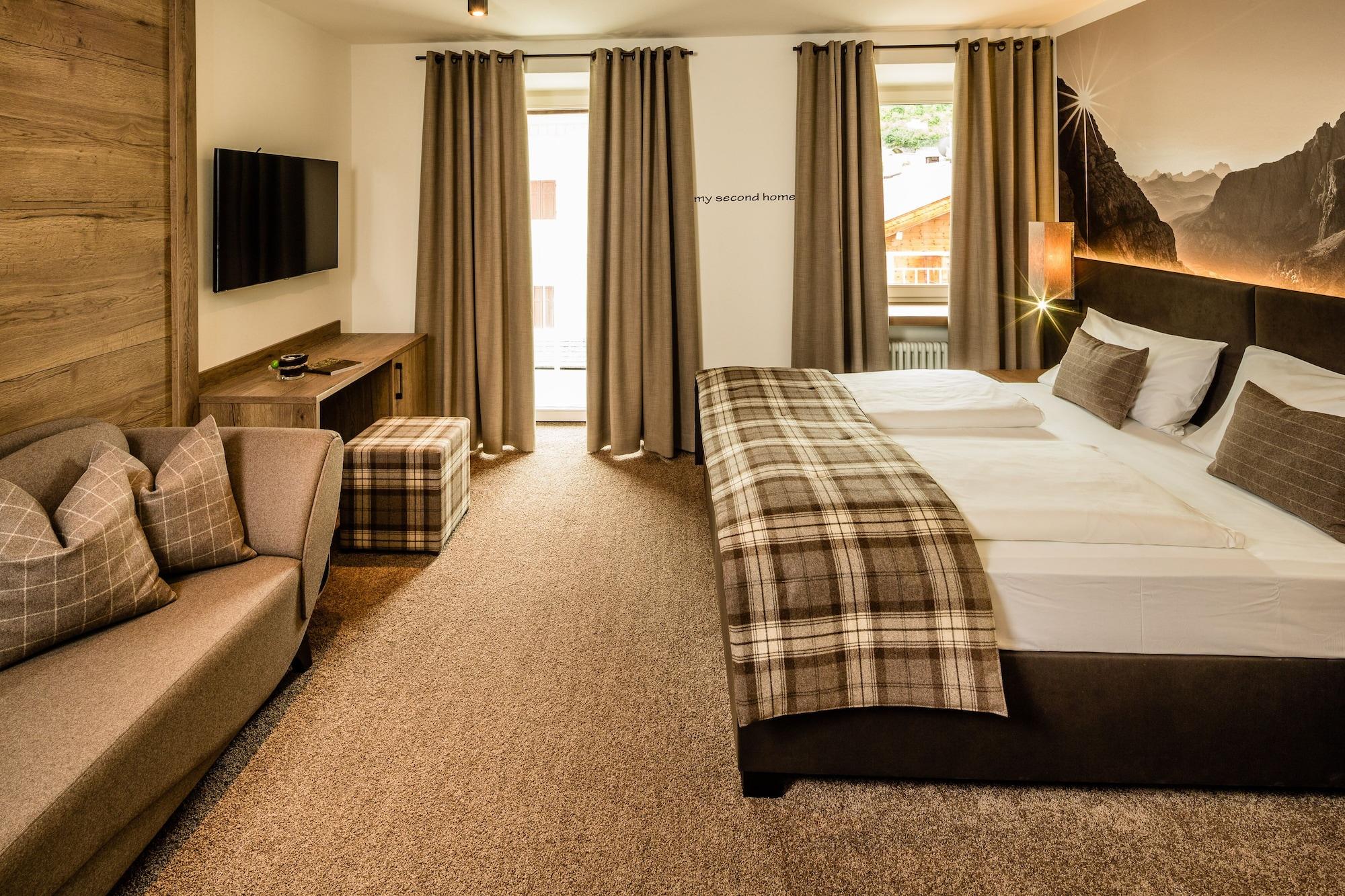 Hotel Touring Dolomites Santa Cristina Val Gardena Esterno foto