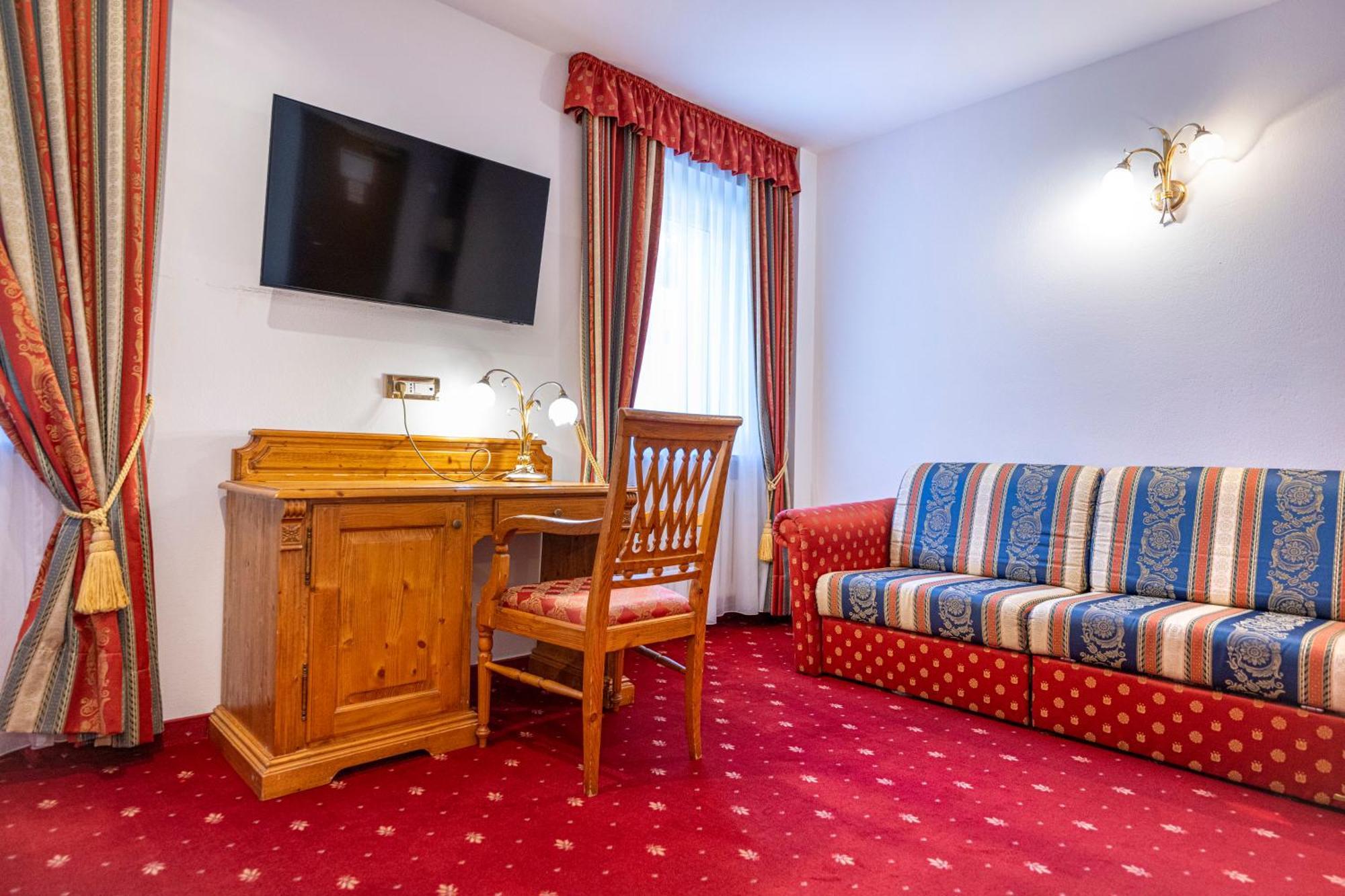Hotel Touring Dolomites Santa Cristina Val Gardena Esterno foto