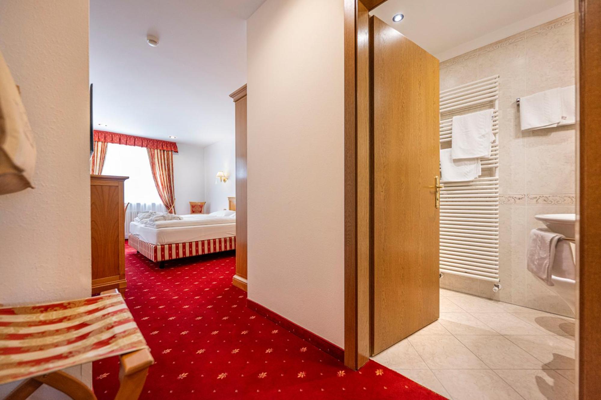 Hotel Touring Dolomites Santa Cristina Val Gardena Esterno foto