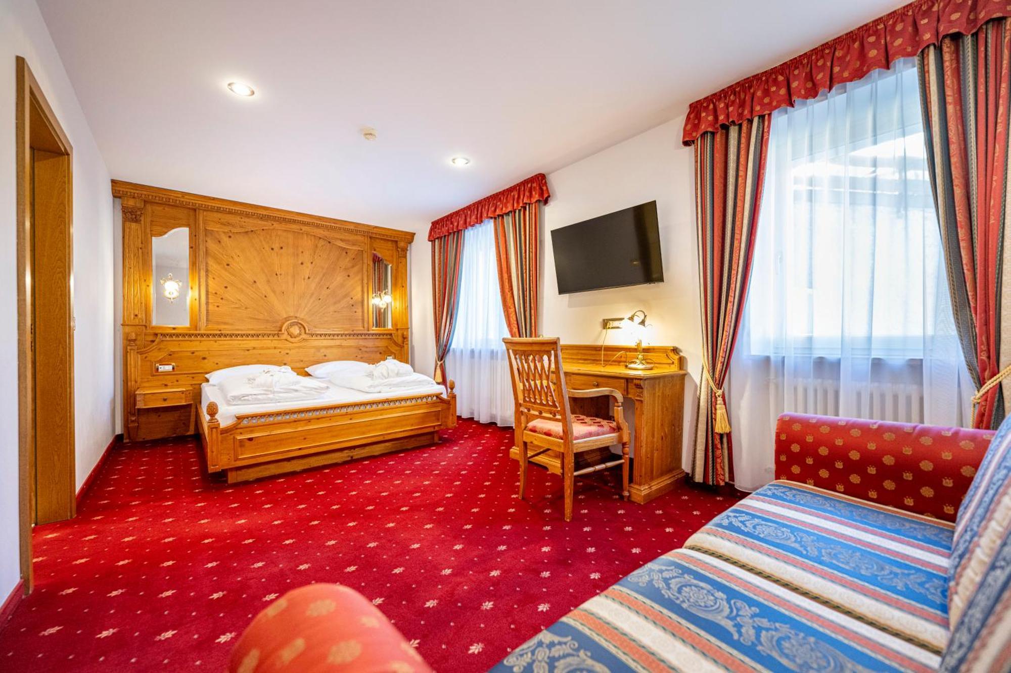 Hotel Touring Dolomites Santa Cristina Val Gardena Esterno foto