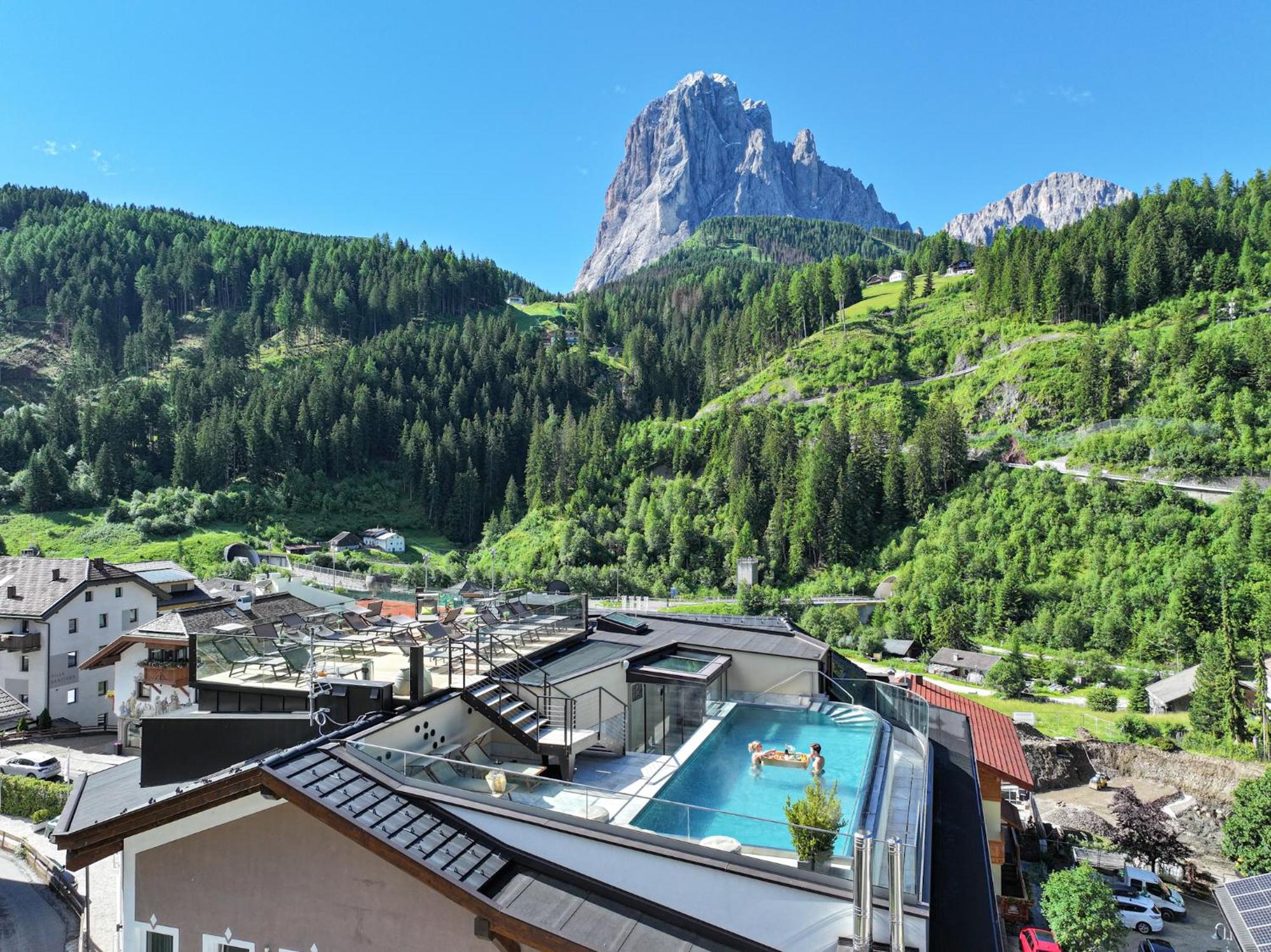 Hotel Touring Dolomites Santa Cristina Val Gardena Esterno foto