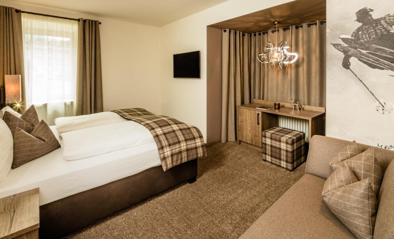 Hotel Touring Dolomites Santa Cristina Val Gardena Esterno foto